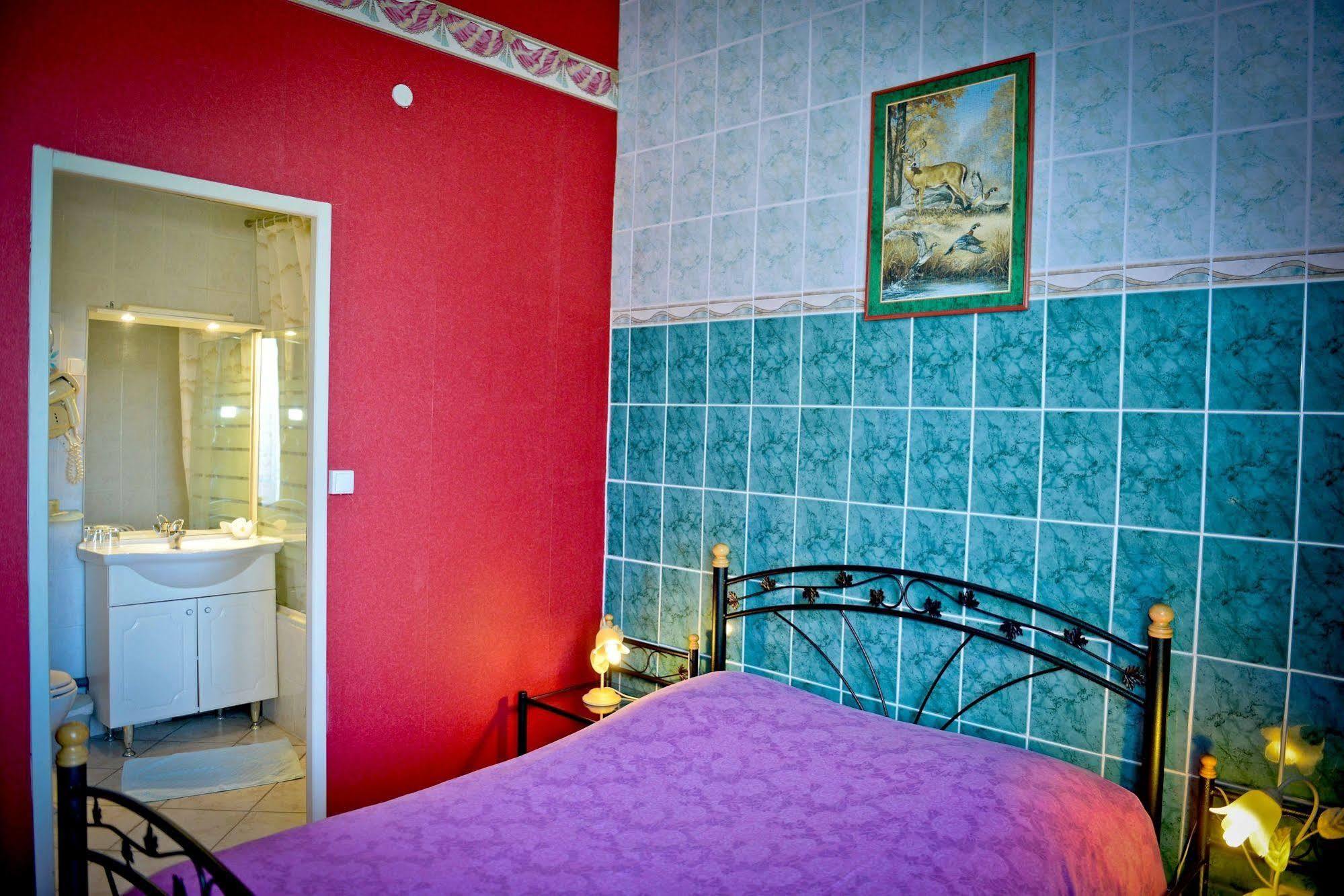 Le Castel De Larralde Hotel Assat Exterior photo